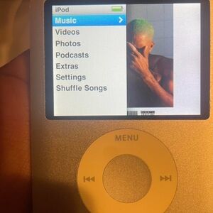 Apple Silver MP3 Player with Iconic Click Wheel